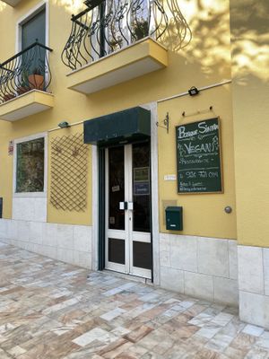 Side door at Bosque in Sintra