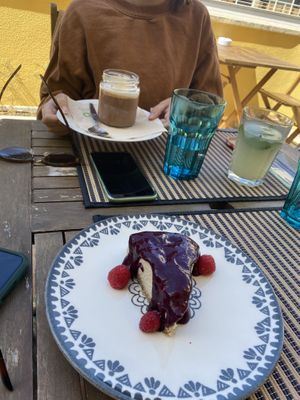 Chocolate mousse and cheesecake with fruit sauce   at Bosque in Sintra