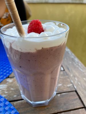 Red fruit milkshake at Bosque in Sintra