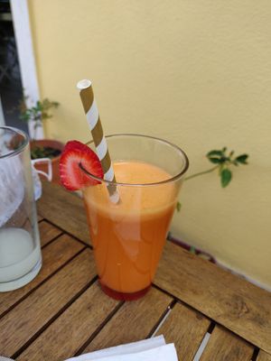 apple and carrot juice at Bosque in Sintra