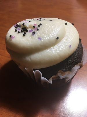 Cupcake at LUHV Vegan Deli in Philadelphia