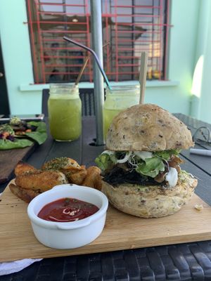 Hamburguesa de portobello  at El Veggie SV - Food Truck in San Salvador