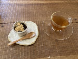 Yomogi pudding and tea  at Kitotoki in Kamakura