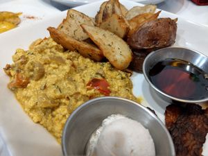 scrambled tofu at Mythology in Toronto