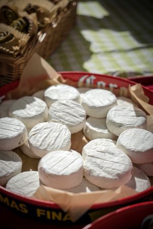 Cashew camembert at Zus&Zo Gebak en Delicatessen in Utrecht