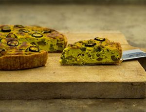 Zus&Zo’s seasonal vegan quiche at Zus&Zo Gebak en Delicatessen in Utrecht