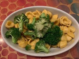 Mac & home made vegan Cheese w broccolis. 😋😋😋 at City O' City in Denver