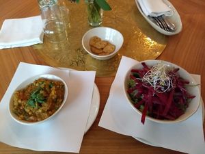 Dal-Mezze und Randen-Tagessalat at Hammam Basar in Zurich