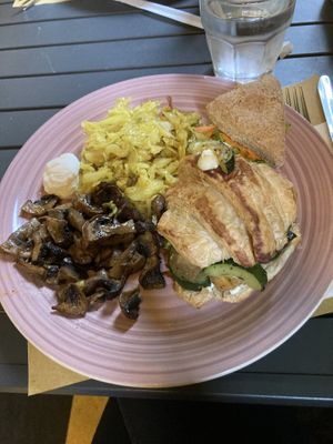 Menù 8,5€ croissant salato + 2 contorni  at L'Orto Bistrot in Turin