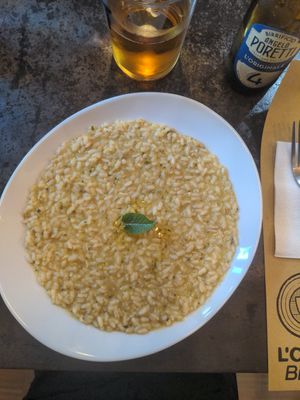 Risotto with cream of peas and courgette, seasoned with mint at L'Orto Bistrot in Turin