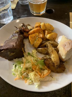 Seitan marinato e stufato con porri e carote, zucca al timo e patate al rosmarino e paprika   at L'Orto Bistrot in Turin