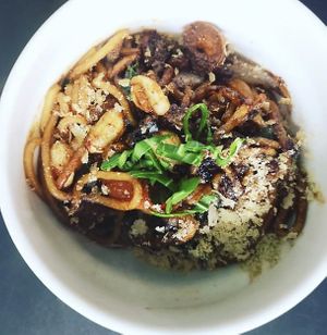 Wok pad thai at Pascuala Cuina Vegana in Badalona