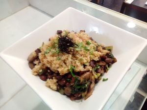 Saltado dé azukis, acelga y quinoa con salsa de jengibre
 at Pascuala Cuina Vegana in Badalona