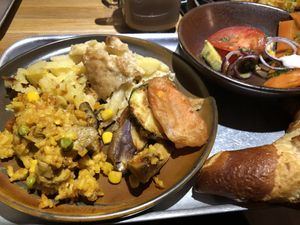 Paella, Älplermakronen und Rösti at Max-Moriz in Aarau