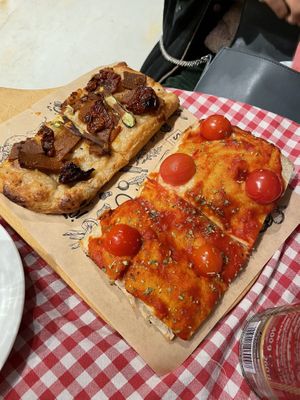 Pizza Karma Kebab & Arrrabiata  at Sugo Pizza Al Taglio - Westblaak in Rotterdam