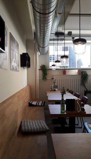 seating area at Sugo Pizza Al Taglio - Westblaak in Rotterdam