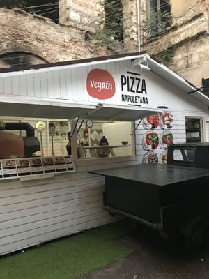 Foodtruck at Vegazzi Specialty Pizzeria in Budapest