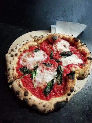 Pizza margherita at Vegazzi Specialty Pizzeria in Budapest