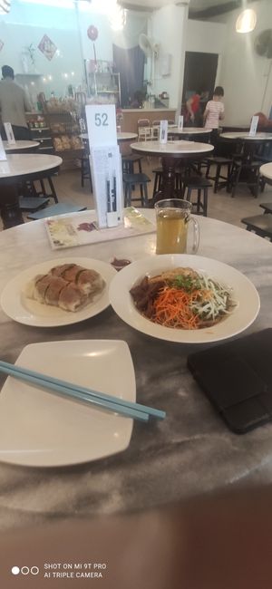Popiah and spicy noodle at Lily's Vegetarian Kitchen - Georgetown in Penang