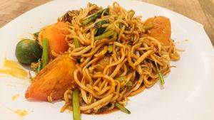 stir-fried curry noodles at Nature Cafe - Suntec City in Central Singapore