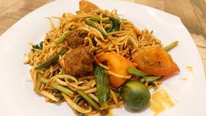 stir-fried curry noodles at Nature Cafe - Suntec City in Central Singapore