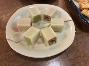 Smooth bean paste roll 芸豆糕 (seasonal flavors were green tea and jujube) at Zhu Li Guan in Taipei