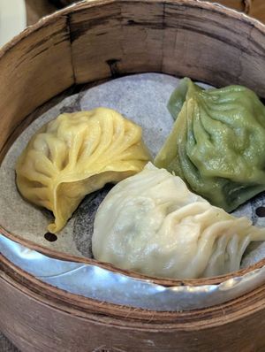 Three flavored steamed dumplings at Zhu Li Guan in Taipei