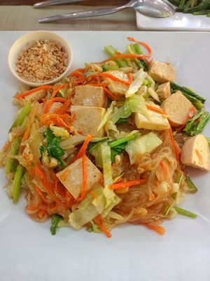 Pad Thai vegan at Flower Power Restaurant in Koh Phayam