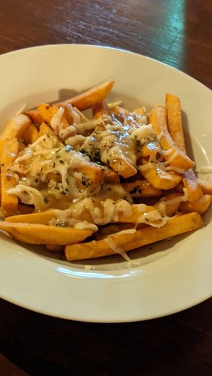Regular poutine at Slices in Osaka