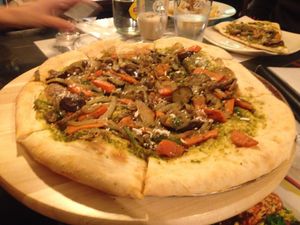 Veggie pizza at Slices in Osaka
