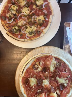 the jalapeño pizza and the garlic  pizza with added pepperonii  at Slices in Osaka