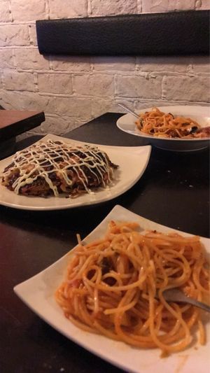 客製化義大利麵與大阪燒 at Slices in Osaka