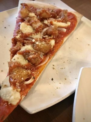 BBQ ‘Chicken’ pizza at Slices in Osaka