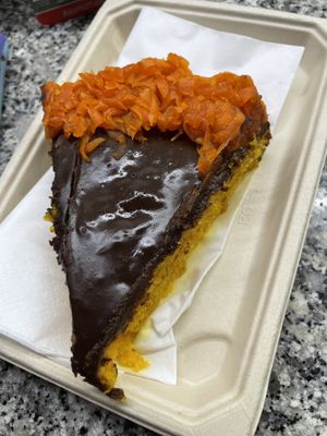 Carrot cake vegan 🌱 at Suribachi in Porto