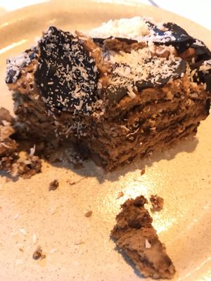 Tarta de la abuela vegana de cerca at Suribachi in Porto