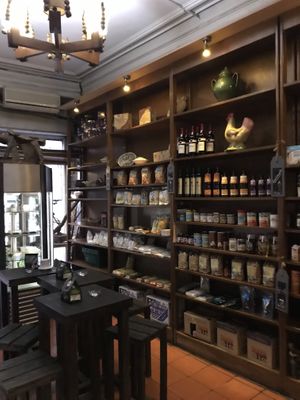 Sección tienda at Suribachi in Porto