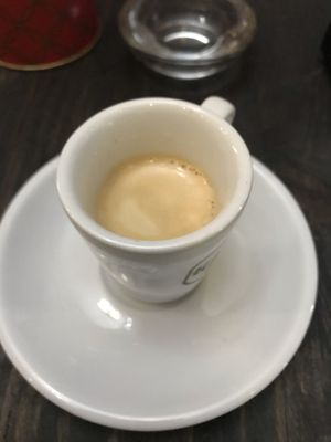 Café espresso bio riquísimo y de gran calidad, aquí todo es barato y la atención excelente, cuesta 0,50€ at Suribachi in Porto
