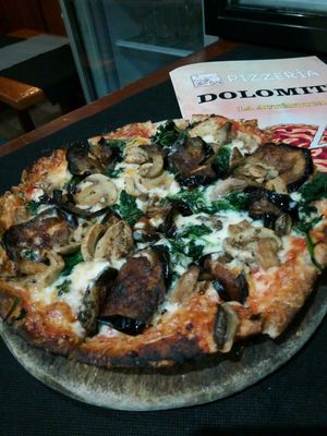 pizza vegana arrabbiata at Pizzeria Dolomiti in Albacete