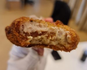 I like this 3 in 1 Yummy cake ~ 16/4/22 at Mei Xiang Goreng Pisang 美香炸香蕉 - Changi Village in East Singapore