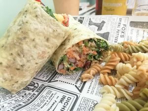 El burrito tiene piña! 😍 at Cocome in Sevilla