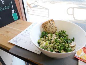 Quinoa and kale salad at Cocome in Sevilla
