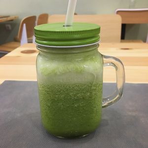 Suco de Abacaxi, kale e gengibre  at Cocome in Sevilla