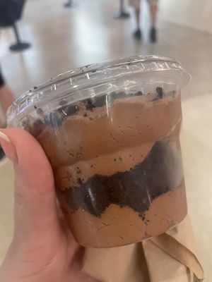 Size of pot   at Walt Disney World - Sunshine Seasons in Lake Buena Vista