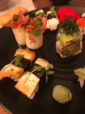 Preferido: niguiri de tofú com molho pesto!  at Sushimar Vegano in Sao Paulo