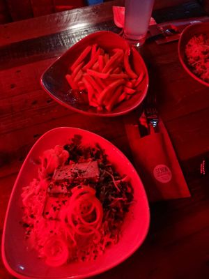 With fresh fries at Deli Linz in Linz