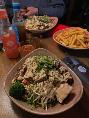 yummy vegan bowl🫶  at Deli Linz in Linz