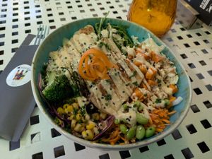 Tofu bowl at Deli Linz in Linz