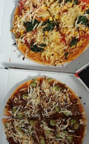 Pizza Venturo and Vepazza at PizzAmore in Bremerhaven