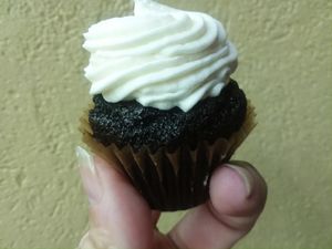 Vegan mini chocolate cupcake at Angelic Desserts in Naples