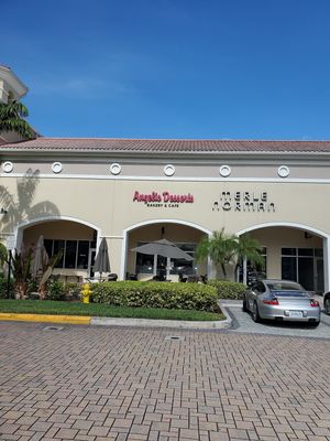 Angélica at Angelic Desserts in Naples